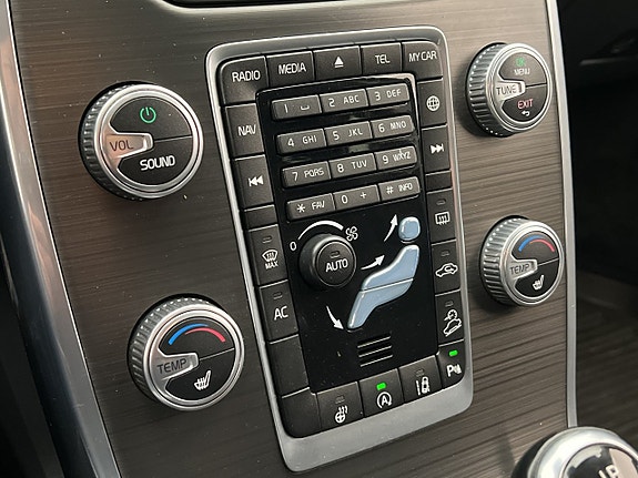 Volvo XC70 22 of 30
