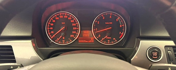 BMW 320i 19 of 24