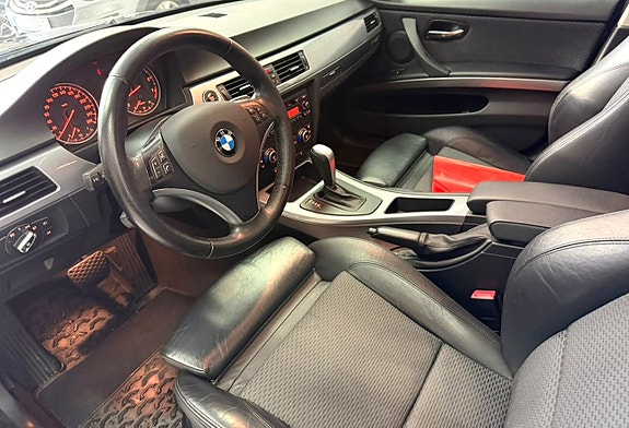 BMW 320i 12 of 24