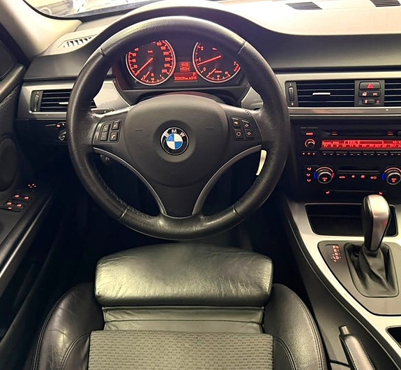 BMW 320i 18 of 24