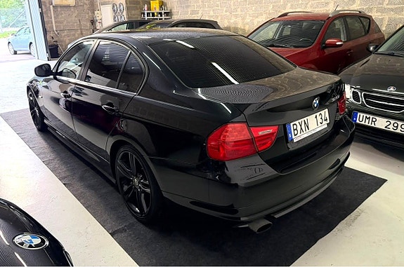 BMW 320i 4 of 24