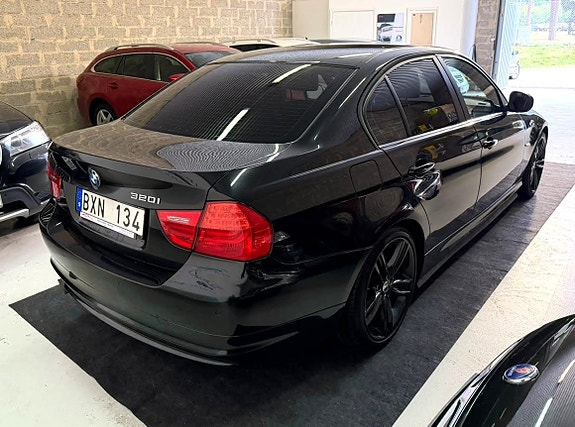 BMW 320i 5 of 24