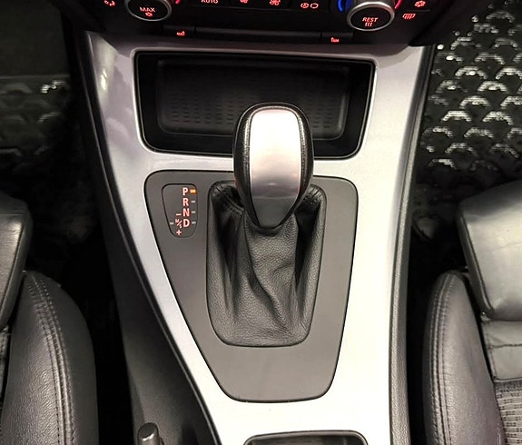 BMW 320i 8 of 24