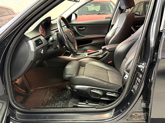 BMW 320i 10 of 24