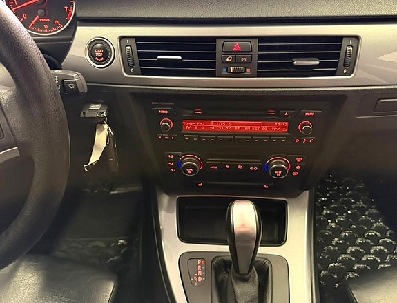 BMW 320i 20 of 24