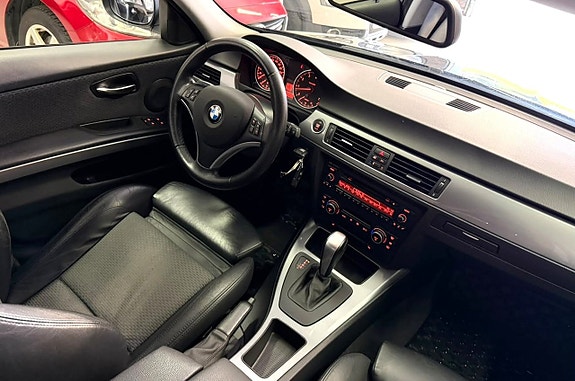 BMW 320i 15 of 24