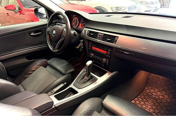 BMW 320i 9 of 24