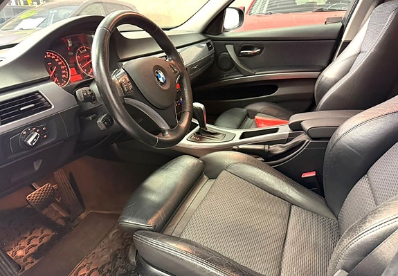 BMW 320i 11 of 24
