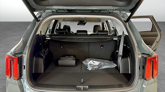 Kia Sorento 12 of 12