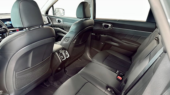 Kia Sorento 9 of 12