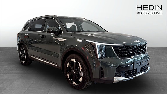Kia Sorento 3 of 12