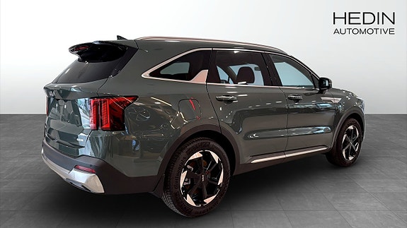 Kia Sorento 6 of 12