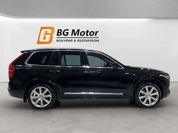 Volvo XC90 3 of 22