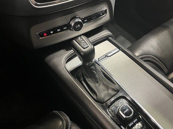 Volvo XC90 17 of 22