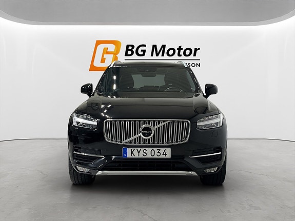 Volvo XC90 2 of 22