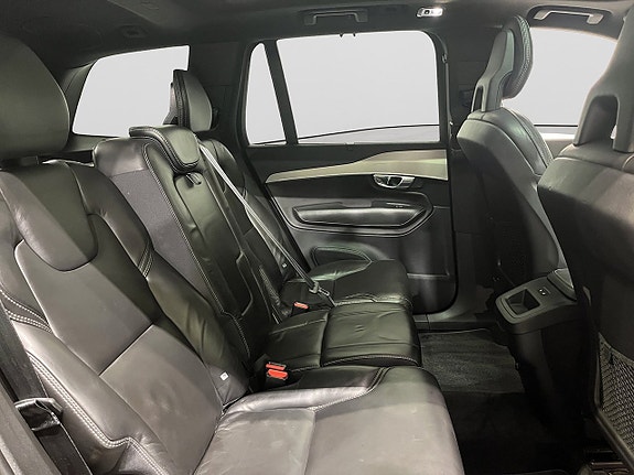Volvo XC90 11 of 22