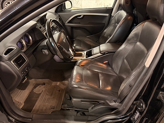 Volvo V70 7 of 10