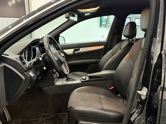 Mercedes-Benz C200 9 of 12