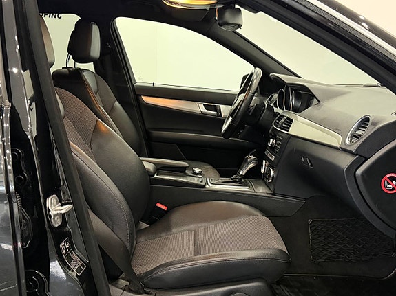 Mercedes-Benz C200 12 of 12