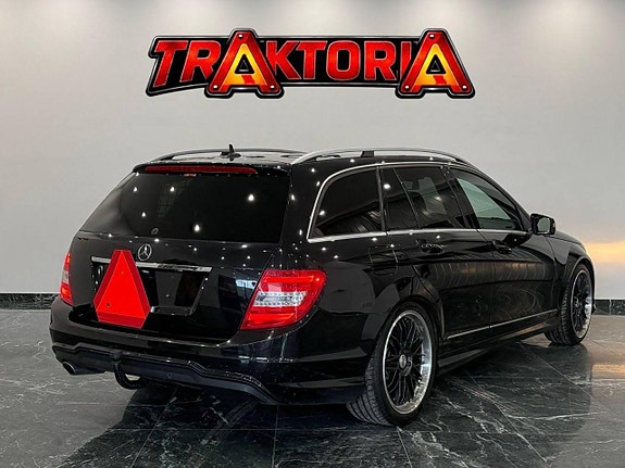 Mercedes-Benz C200 4 of 12