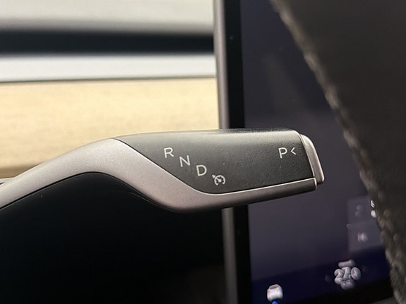 Tesla Model Y 26 of 30