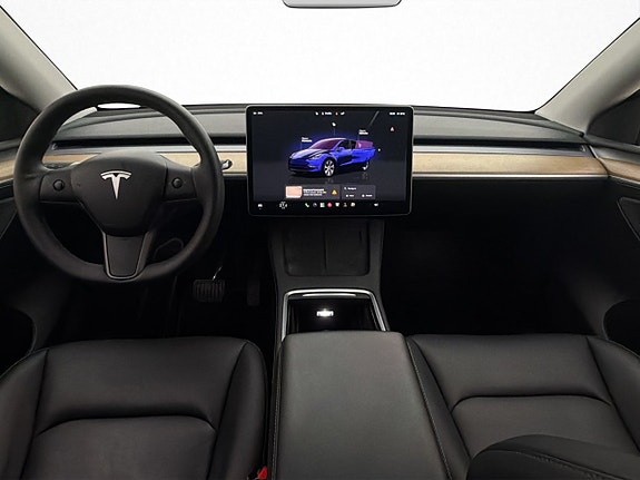 Tesla Model Y 15 of 30