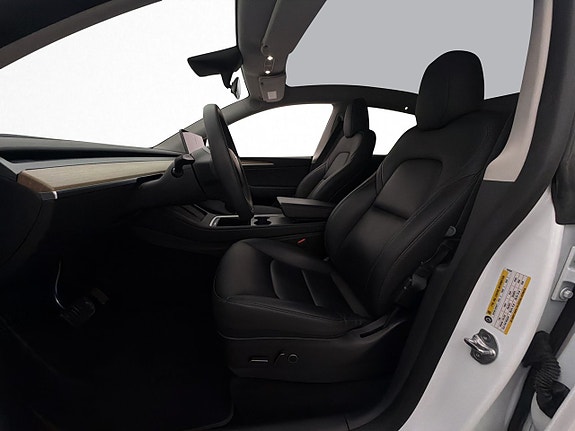 Tesla Model Y 13 of 30