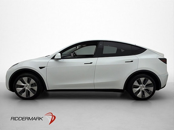 Tesla Model Y 8 of 30