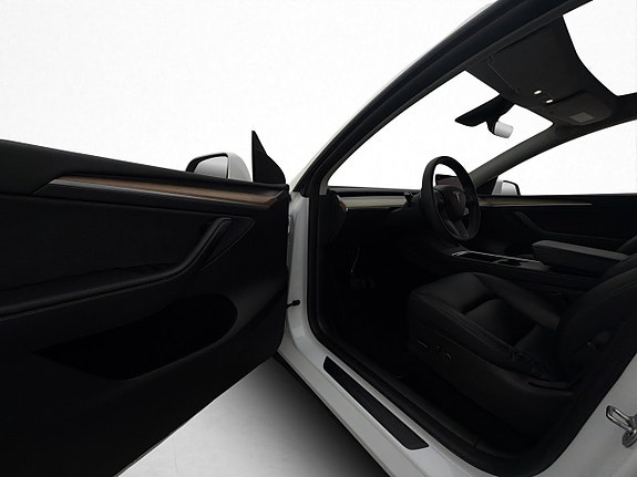 Tesla Model Y 11 of 30