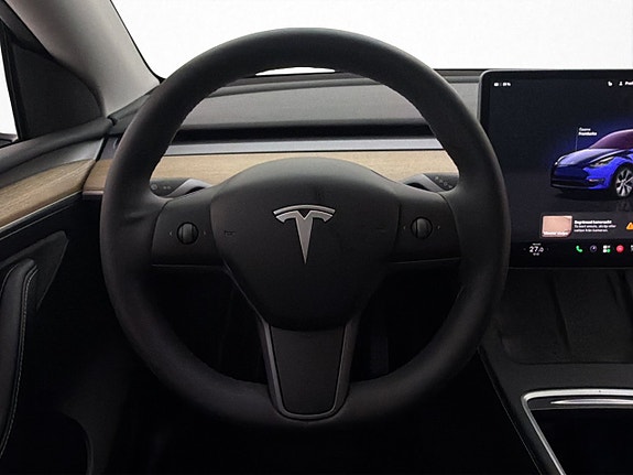 Tesla Model Y 16 of 30