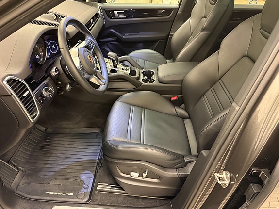 Porsche Cayenne 8 of 20