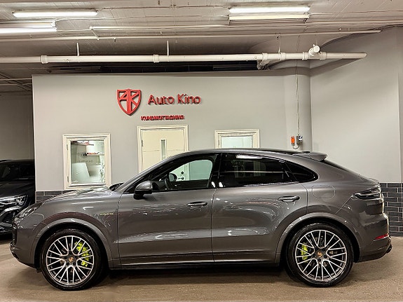 Porsche Cayenne 2 of 20