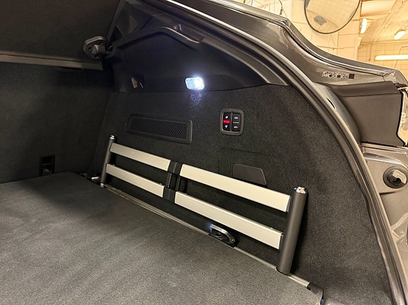 Porsche Cayenne 17 of 20