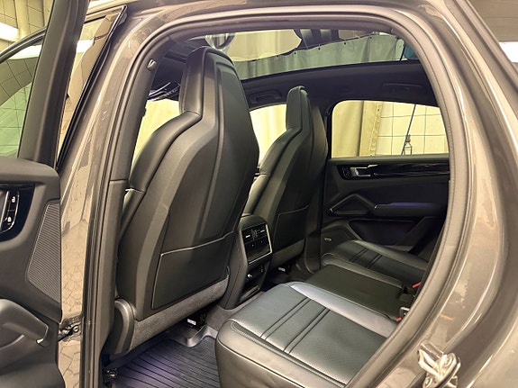 Porsche Cayenne 11 of 20