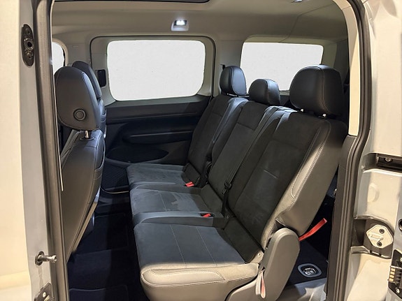 Volkswagen Caddy Maxi 9 of 12