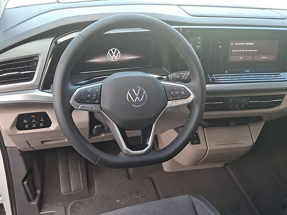 Volkswagen Multivan 9 of 14