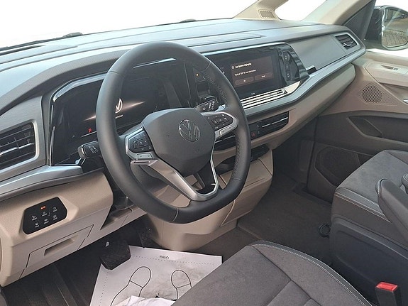 Volkswagen Multivan 8 of 14