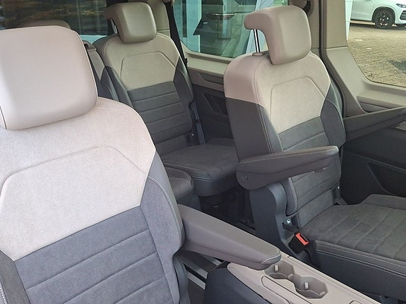 Volkswagen Multivan 13 of 14