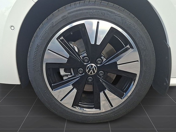 Volkswagen Multivan 7 of 14