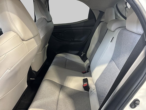 Toyota Yaris 11 of 19