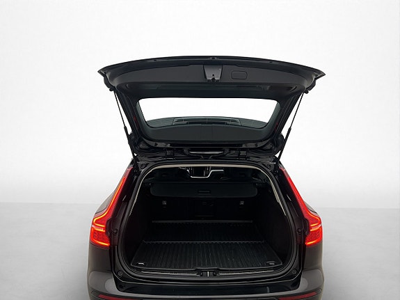 Volvo V60 Cross Country 8 of 30