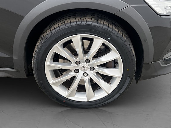 Volvo V60 Cross Country 30 of 30