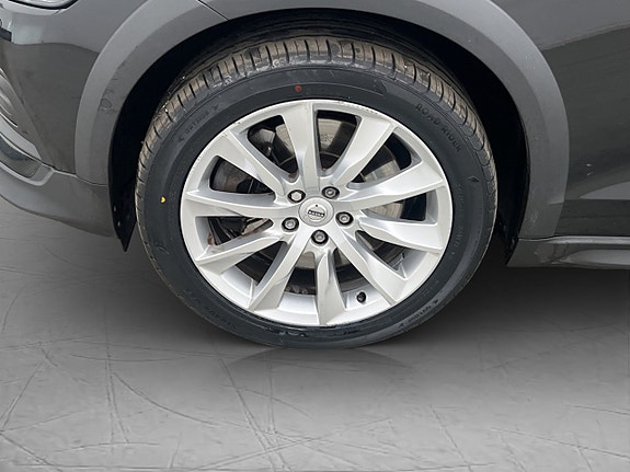Volvo V60 Cross Country 27 of 30