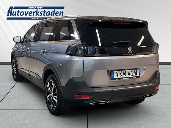 Peugeot 5008 2 of 8