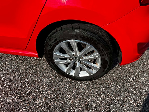 Volkswagen Polo 13 of 16