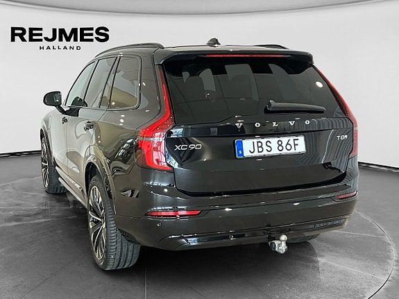 Volvo XC90 2 of 14
