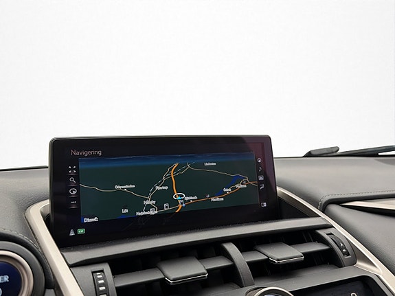 Lexus NX300h 13 of 30