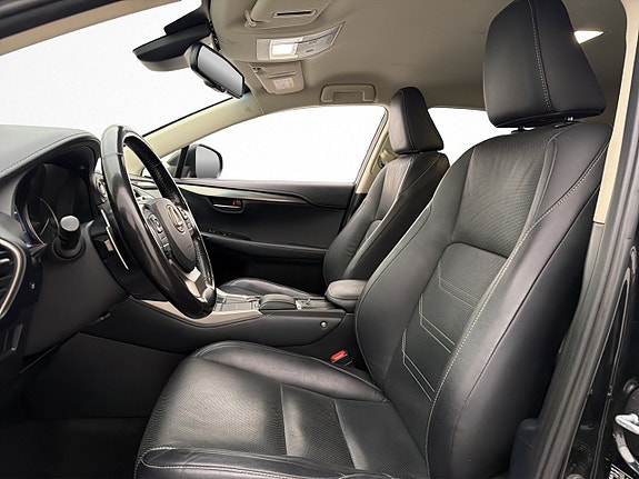 Lexus NX300h 12 of 30
