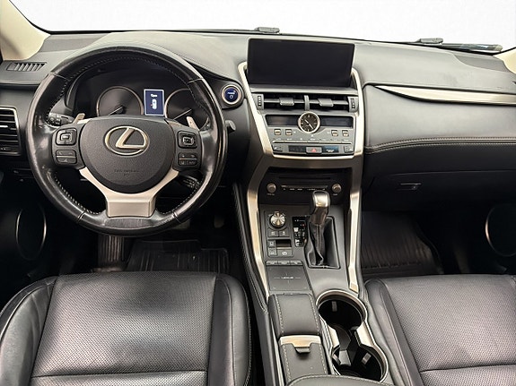 Lexus NX300h 11 of 30