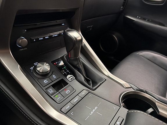 Lexus NX300h 21 of 30
